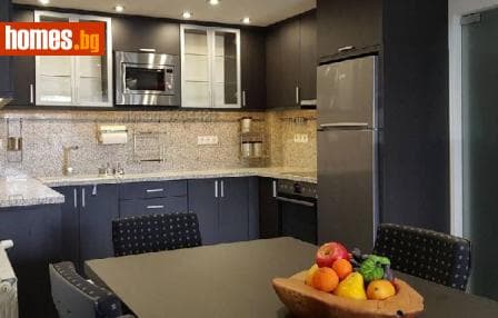 Тристаен, 110m²