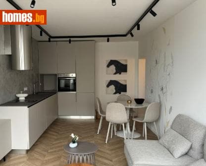 Тристаен, 65m²