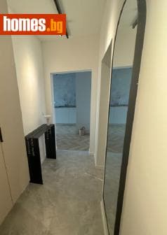 Тристаен, 65m²