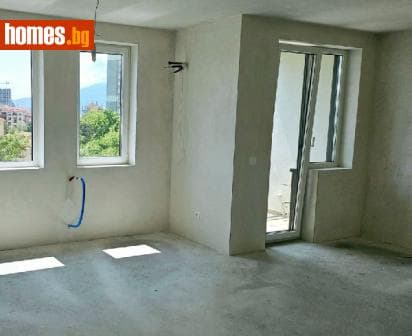 Тристаен, 91m²