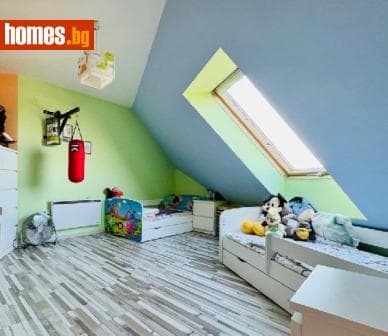Тристаен, 128m²