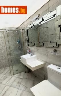 Тристаен, 128m²