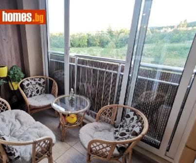 Тристаен, 106m²