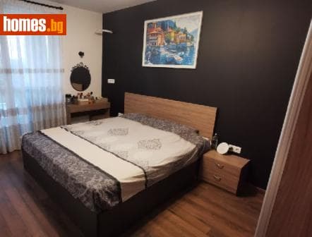 Тристаен, 106m²