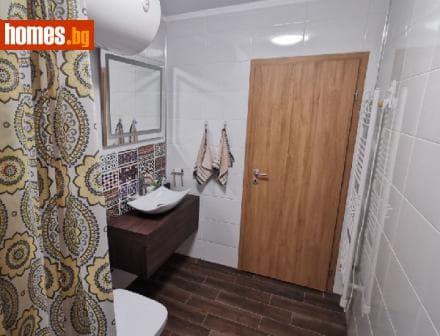 Тристаен, 106m²