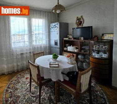 Тристаен, 86m²
