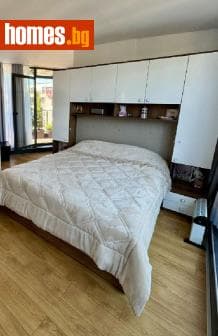 Тристаен, 87m²