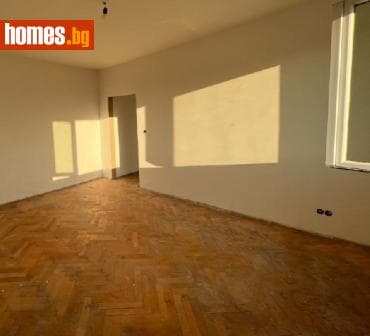 Тристаен, 90m²
