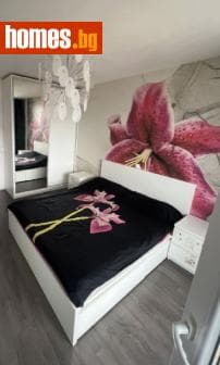 Тристаен, 102m²
