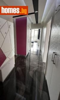 Тристаен, 102m²