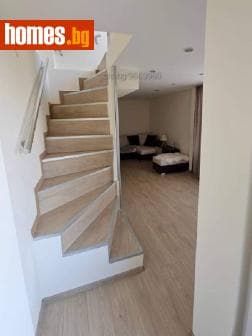Тристаен, 80m²