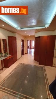 Тристаен, 125m²