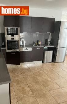 Тристаен, 270m²