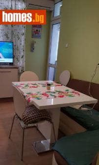 Тристаен, 96m²
