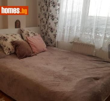 Тристаен, 96m²