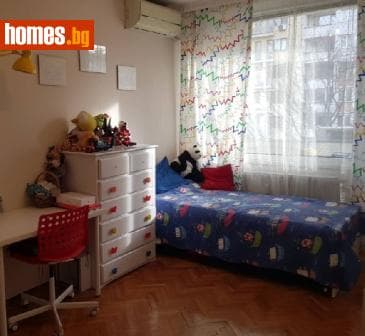 Тристаен, 96m²