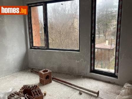 Тристаен, 89m²