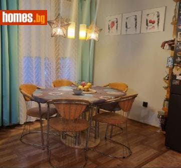 Тристаен, 118m²