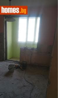 Тристаен, 77m²