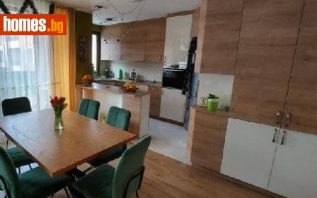 Тристаен, 131m²