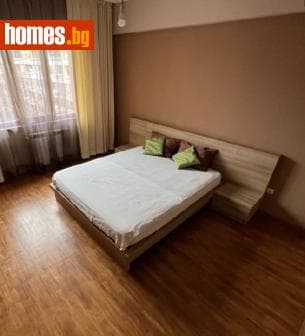 Тристаен, 78m²