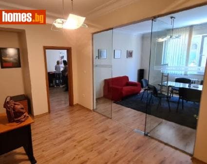 Тристаен, 120m²