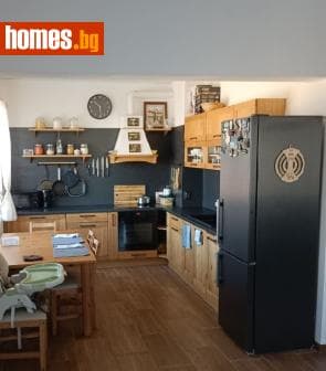 Тристаен, 91m²