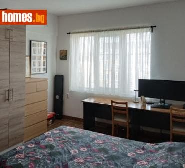 Тристаен, 91m²