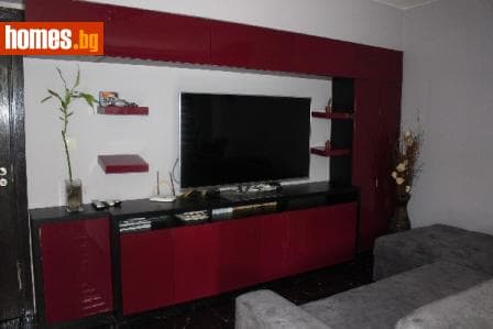 Тристаен, 140m²