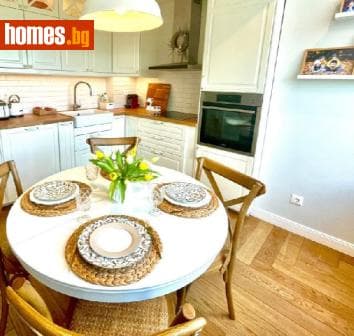 Тристаен, 86m²