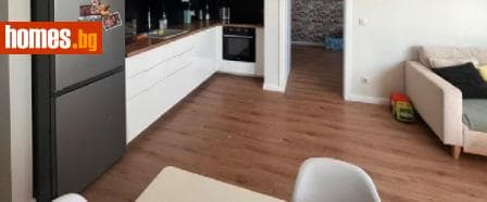 Тристаен, 96m²