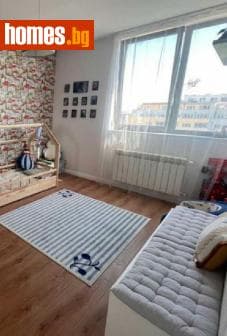 Тристаен, 96m²