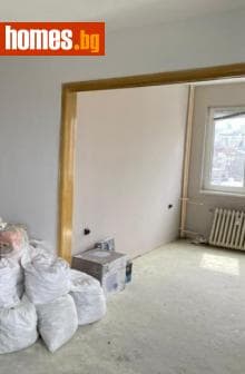 Тристаен, 80m²