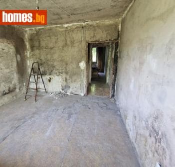 Тристаен, 131m²