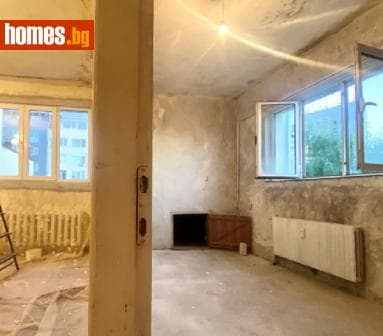 Тристаен, 96m²