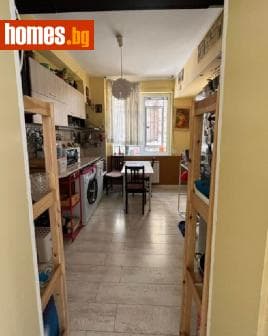 Тристаен, 96m²