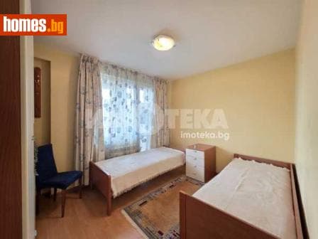 Тристаен, 90m²