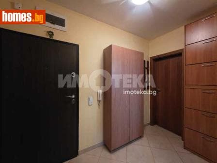 Тристаен, 90m²