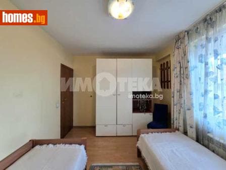Тристаен, 90m²