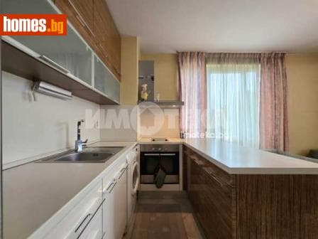 Тристаен, 90m²