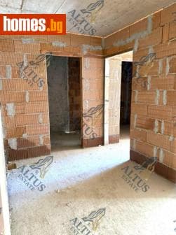 Тристаен, 94m²