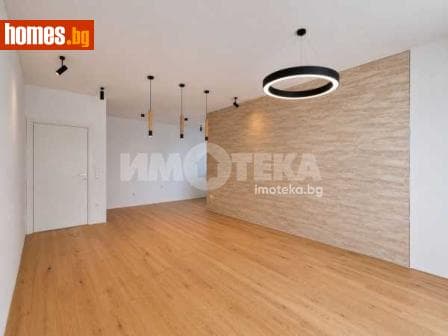 Тристаен, 130m²