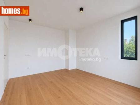 Тристаен, 130m²