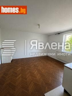 Тристаен, 79m²