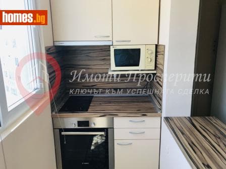 Тристаен, 60m²