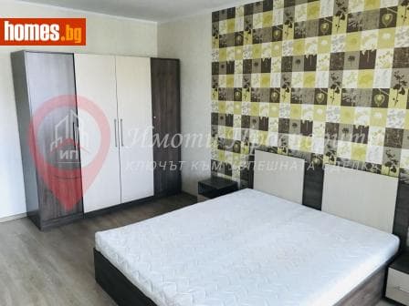 Тристаен, 60m²