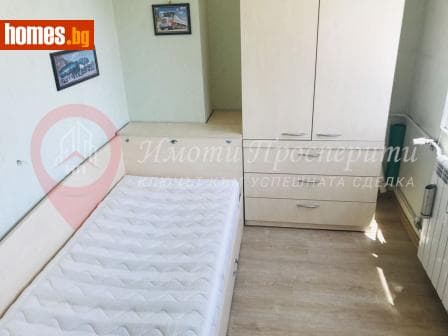 Тристаен, 60m²