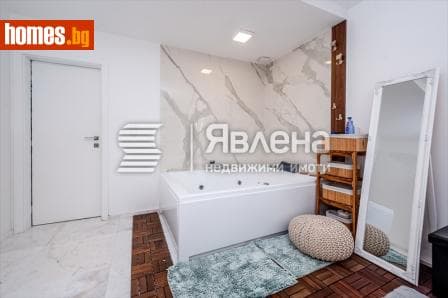 Тристаен, 122m²