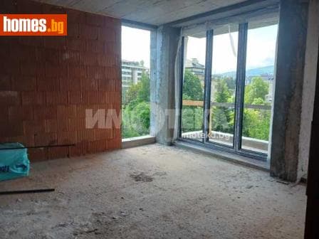 Тристаен, 112m²