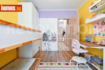 Тристаен, 88m²